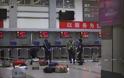 Μακελειό στην Κίνα! Μπούκαραν με μαχαίρια σε σιδηροδρομικό σταθμό κι έσφαζαν πολίτες