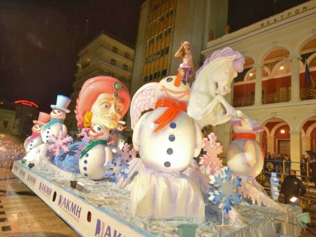 30.000 καρναβαλιστές ξεχύθηκαν στους δρόμους της Πάτρας, παρά τη βροχή - Δείτε φωτο - Φωτογραφία 11