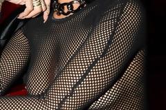 Πιο see- through μπλουζάκι δεν γίνεται...