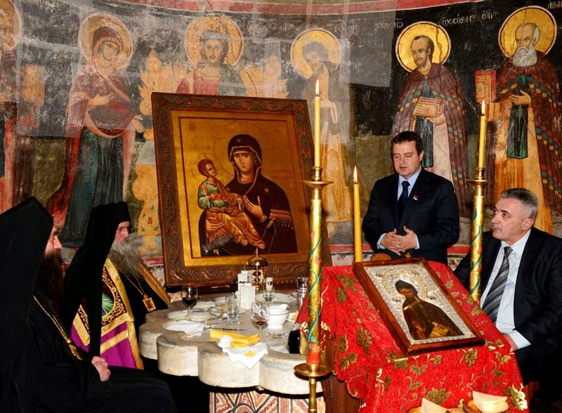 4404 - Η Σερβική κυβέρνηση υποσχέθηκε πρόσθετη βοήθεια για την αποκατάσταση των ζημιών στην Ιερά Μονή Χιλιανδαρίου - Φωτογραφία 1