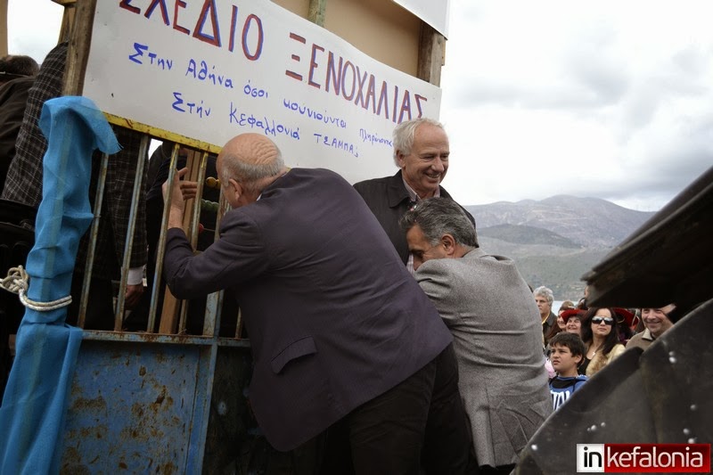 Πραγματοποιήθηκε η μεγάλη καρναβαλική παρέλαση στο Ληξούρι - Φωτογραφία 8