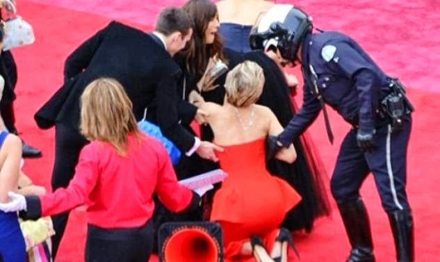 Jennifer Lawrence: σίγουρα κερδίζει το Oscar του... “Σκουντούφλη”. - Φωτογραφία 1