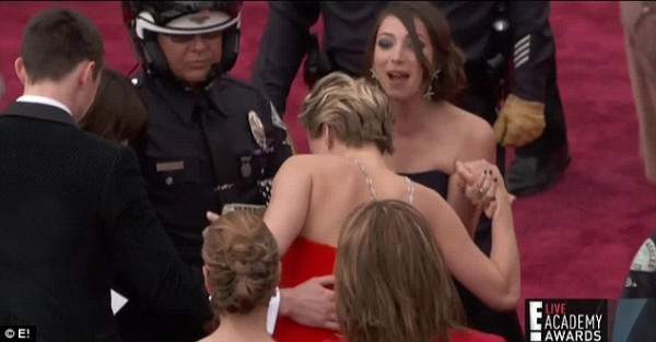 Jennifer Lawrence: σίγουρα κερδίζει το Oscar του... “Σκουντούφλη”. - Φωτογραφία 3