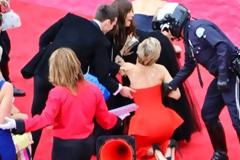 Jennifer Lawrence: σίγουρα κερδίζει το Oscar του... “Σκουντούφλη”.