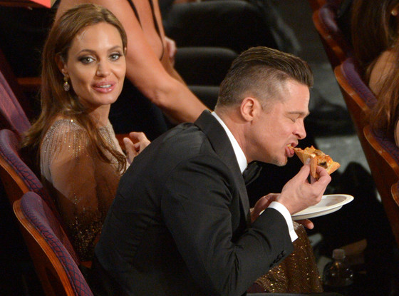 Συνέβη στα Όσκαρ: Ο Μπραντ Πιτ τρώει πίτσα και η Αντζελίνα κοιτάζει αλλού, ενώ οι σταρ βγάζουν το selfie με τα περισσότερα retweet στην ιστορία - Φωτογραφία 8