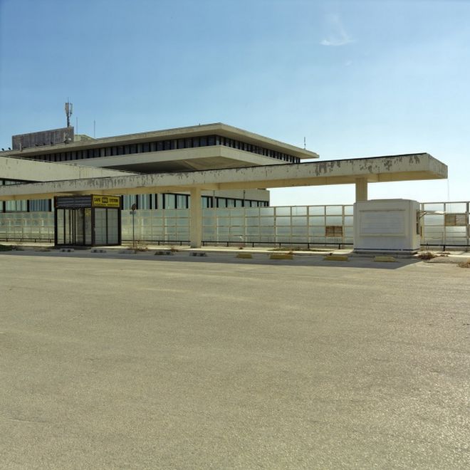 12 καρέ για το αεροδρόμιο φάντασμα του Ελληνικού. Εκεί που έχει σταματήσει ο χρόνος - Φωτογραφία 11