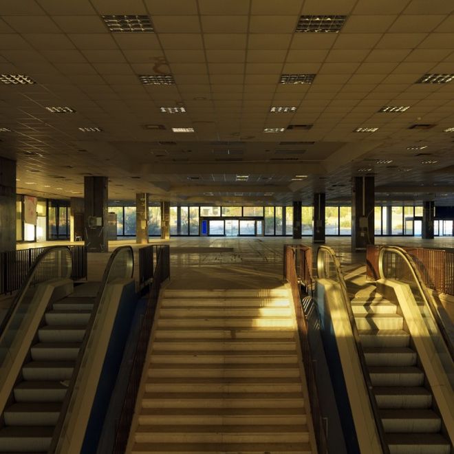 12 καρέ για το αεροδρόμιο φάντασμα του Ελληνικού. Εκεί που έχει σταματήσει ο χρόνος - Φωτογραφία 6