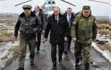 Reuters: Ο Πούτιν ανακάλεσε στις βάσεις τους τα στρατεύματα που συμμετείχαν σε γυμνάσια