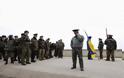 Κριμαία: Η στιγμή των πυροβολισμών από Ρώσους σε αεροπορική βάση (VIDEO)