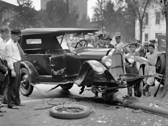 Το πρώτο αυτοκινητιστικό ατύχημα στον κόσμο - Φωτογραφία 1