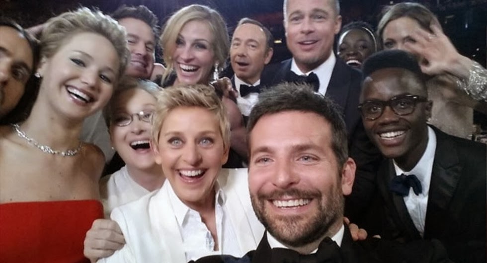 Τι γινόταν πίσω από το διάσημο selfie των Όσκαρ: Ποια διάσημη σταρ πηδούσε για να φανεί, αλλά δεν τα κατάφερε - Φωτογραφία 1