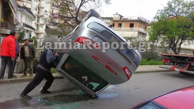 IX ανατράπηκε στο κέντρο της Λαμίας [photos] - Φωτογραφία 4