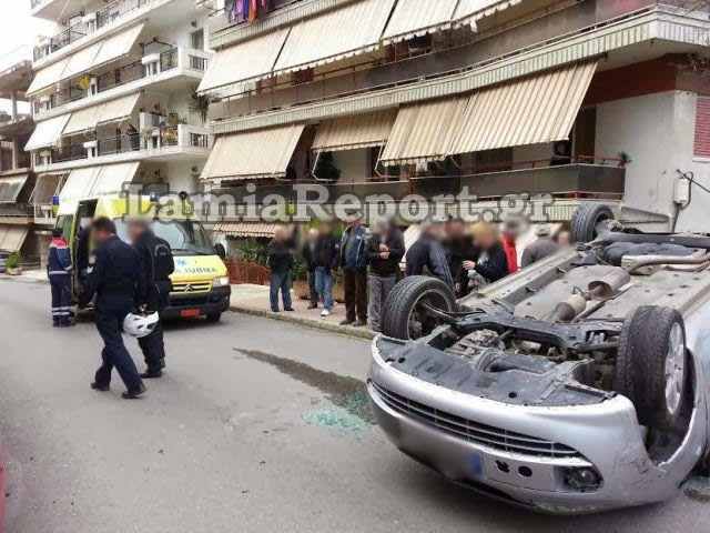 IX ανατράπηκε στο κέντρο της Λαμίας [photos] - Φωτογραφία 6