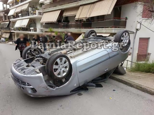 IX ανατράπηκε στο κέντρο της Λαμίας [photos] - Φωτογραφία 8