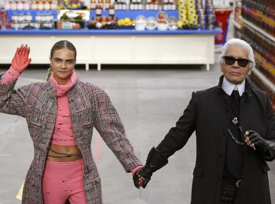 Chanel: Η πασαρέλα μετατράπηκε σε ένα τεράστιο σούπερ μάρκετ. Δες φωτό από το show στην Εβδομάδα Μόδας του Παρισιού! - Φωτογραφία 1