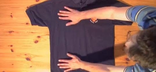 Διπλώστε ένα μπλουζάκι σε λιγότερο από 2 δευτερόλεπτα! [video] - Φωτογραφία 1