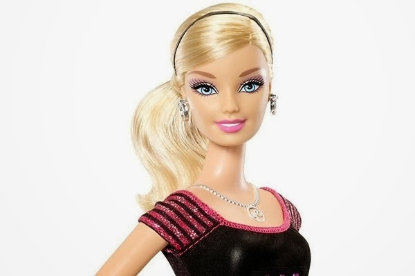 Η Barbie γίνεται μια μελαχρινή, απλή γυναίκα! [photos] - Φωτογραφία 1