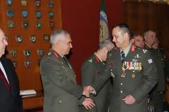 ΠΑΡΟΥΣΙΑ ΑΡΧΗΓΟΥ ΓΕΕΘΑ ΣΤΗΝ ΤΕΛΕΤΗ ΠΑΡΑΔΟΣΗΣ-ΠΑΡΑΛΑΒΗΣ ΚΑΘΗΚΟΝΤΩΝ ΔΙΟΙΚΗΤΟΥ 1ης ΣΤΡΑΤΙΑΣ