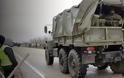 50 φορτηγά στρατιωτών και 8 τεθωρακισμένα κατευθύνεται σε βάση στη Συμφερόπολη
