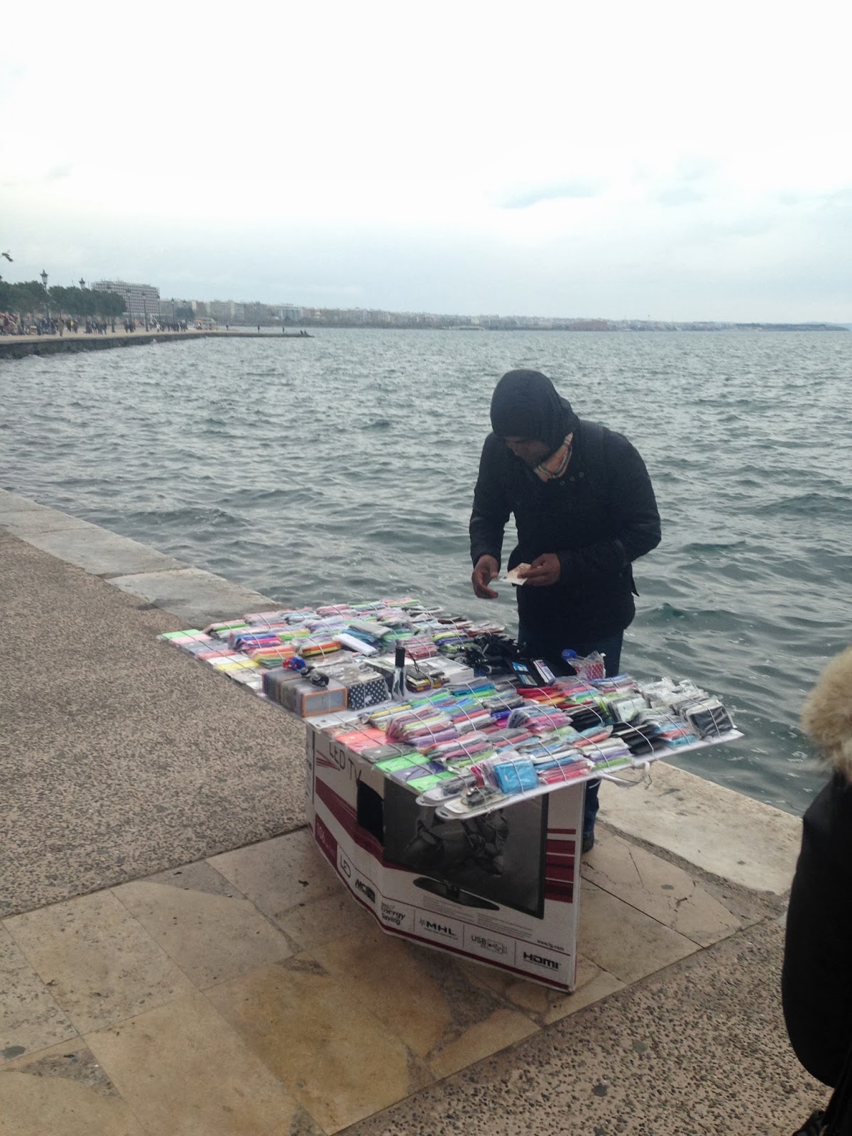 Μήνυμα αναγνώστη σχετικά με το παρεμπόριο που υπάρχει στη Θεσσαλονίκη - Φωτογραφία 3