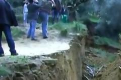 Κόπηκε στα δύο η γη στην Ηλεία - Καθίζηση και κατολισθήσεις από τις βροχές