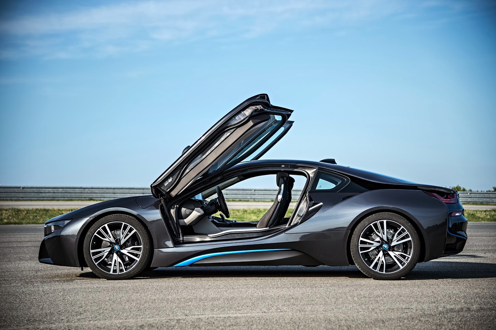 Ξεκινούν τον Ιούνιο του 2014 οι παραδόσεις σε πελάτες του ηλεκτροκίνητου BMW i8! - Φωτογραφία 1