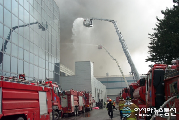 Πυρκαγιά σε εργοστάσιο στην Κορέα επηρεάζει την κυκλοφορία του Galaxy S5! - Φωτογραφία 2