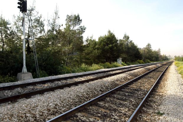 Νέο τραγωδία στις ράγες - Τρένο συνέθλιψε αγρότη που οδηγούσε τρακτέρ - Φωτογραφία 1