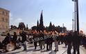 ΣΥΜΒΑΙΝΕΙ ΤΩΡΑ: Πορεία των απεργών προς τη Βουλή - Φωτογραφία 1
