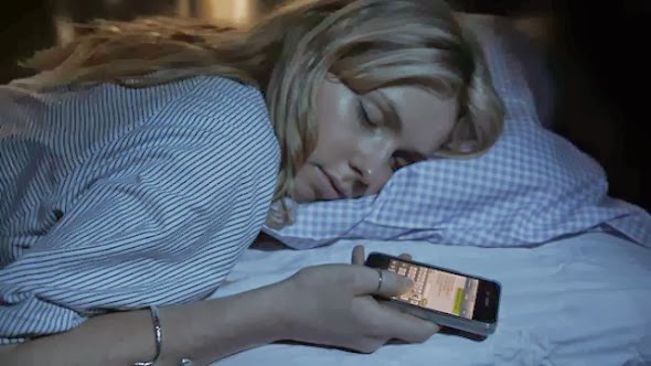 Έχεις το κινητό δίπλα σου όταν κοιμάσαι το βράδυ; Διάβασε τι θα πάθεις! - Φωτογραφία 1