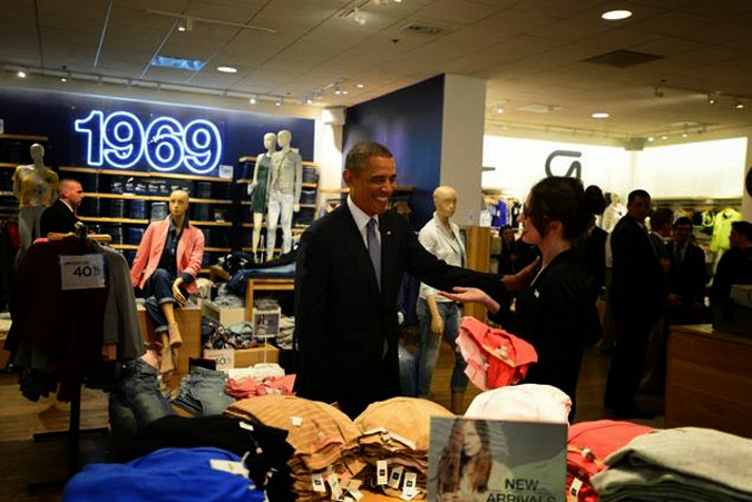 Obama: Ψωνίζοντας για τη Michelle και τις κόρες του - Φωτογραφία 1
