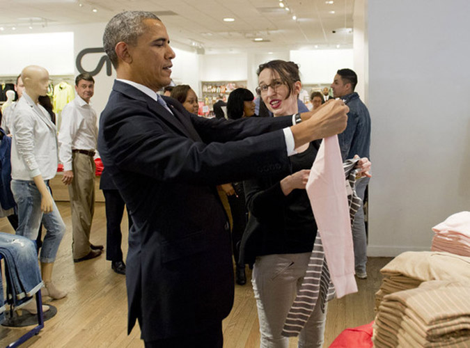 Obama: Ψωνίζοντας για τη Michelle και τις κόρες του - Φωτογραφία 7