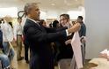 Obama: Ψωνίζοντας για τη Michelle και τις κόρες του - Φωτογραφία 7