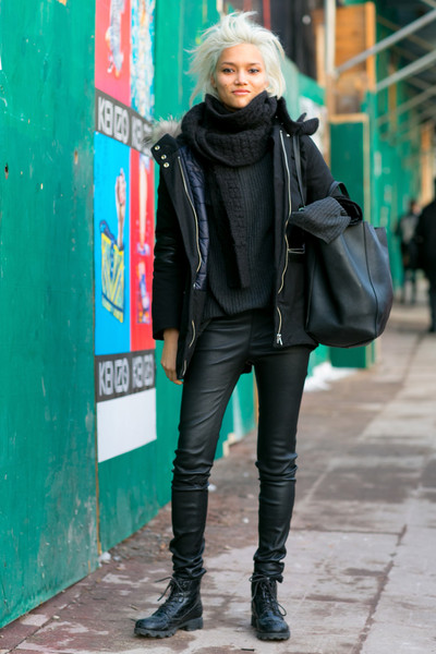 Black Leather: Το moto trend παίρνει νέα διάσταση στις street style εμφανίσεις! - Φωτογραφία 5