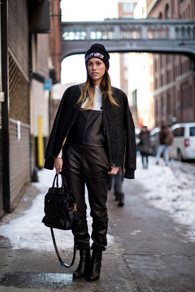 Black Leather: Το moto trend παίρνει νέα διάσταση στις street style εμφανίσεις! - Φωτογραφία 6