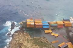 Αλβανοί κάνουν πλιάτσικο στο ναυάγιο του Τουρκικού πλοίου στην Μύκονο