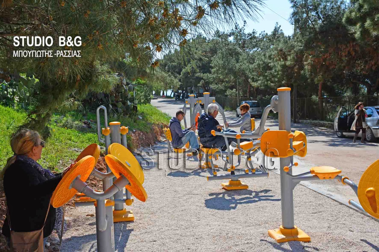 Πόλος έλξης τα όργανα γυμναστικής στην πλατεία Αρβανιτιάς στο Ναύπλιο - Φωτογραφία 2