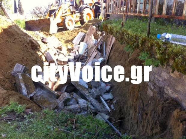 Αιτωλοακαρνανία: Τραγωδία στη Γραμματικού Μακρυνείας - Δυο άνδρες καταπλακώθηκαν από τα χαλάσματα τοίχου - Φωτογραφία 5
