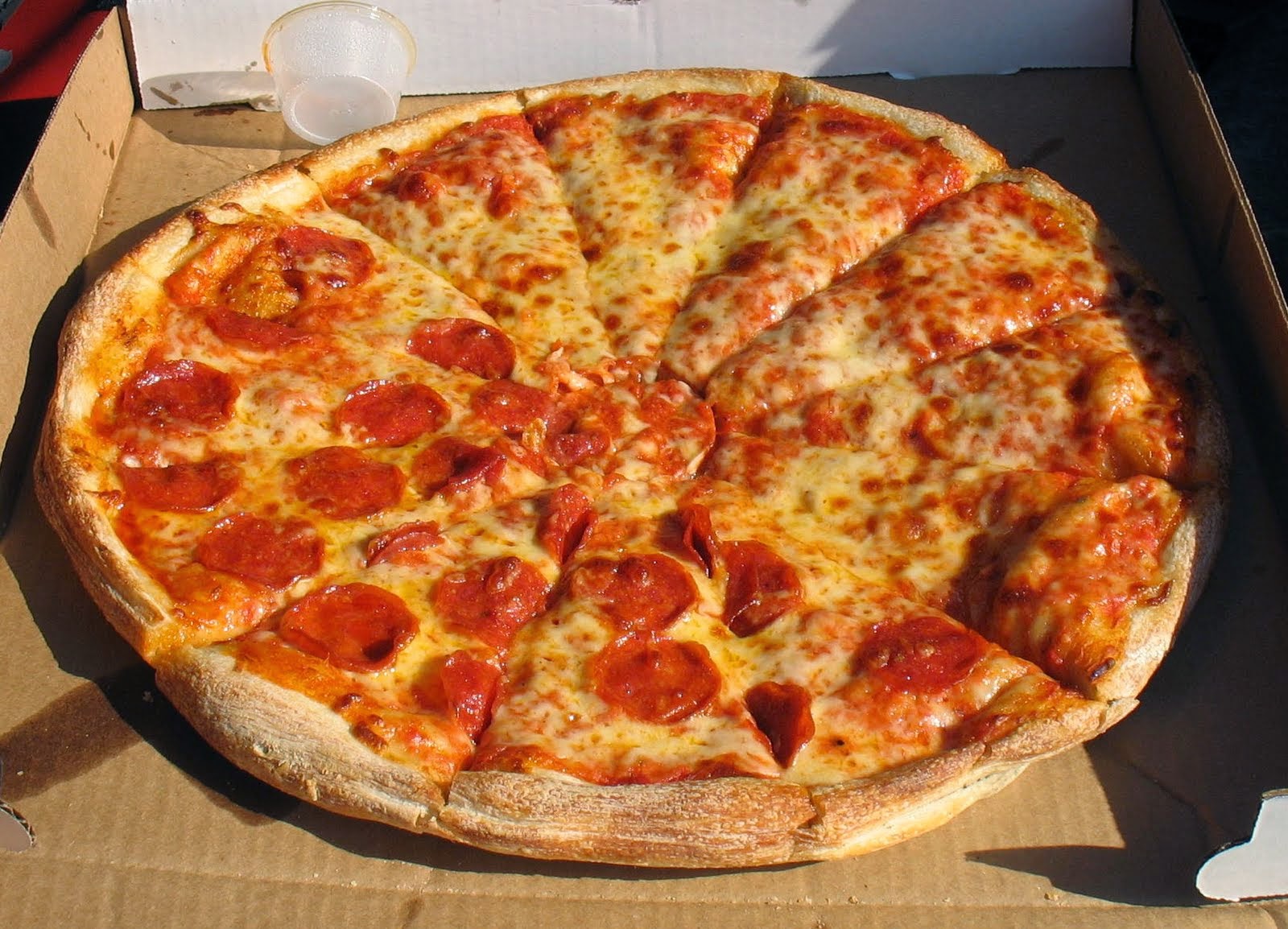 Θα παραγγείλεις πίτσα; Διάλεξε την μεγαλύτερη! - Φωτογραφία 1