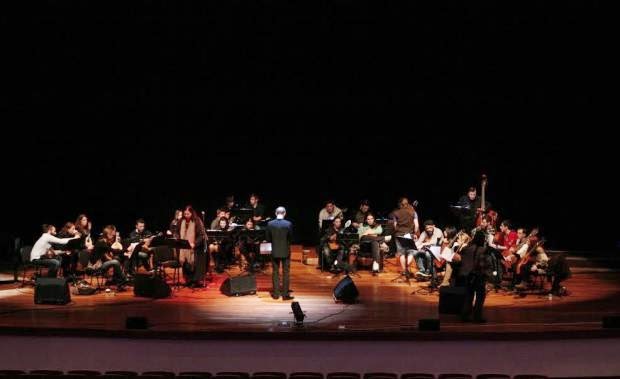 Δείτε φωτο από την συναυλία με την Μαρία Φαραντούρη και την Ορχήστρα Νυκτών Εγχόρδων για τα 50 χρόνια του Πανεπιστημίου Πατρών - Φωτογραφία 7