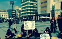 Σε εξέλιξη καθιστική διαμαρτυρία σήμερα των εκπαιδευτικών στη Πάτρα [Photos - Video] - Φωτογραφία 3
