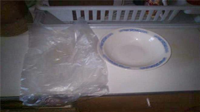 Φοιτητική πατέντα για να μην ξαναπλύνεις ποτέ πιάτα! - Φωτογραφία 2