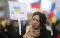 Μαζική διαδήλωση κατά της εισβολής στην Κριμαία