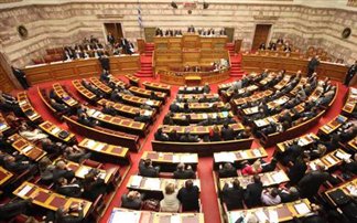 Τα προνόμια της Βουλής: Βουλευτής πήρε άτοκα 10.000 ευρώ πριν καν κάνει την πρώτη του «εμφάνιση» στην Ολομέλεια - Φωτογραφία 1
