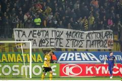 Περισσότερο ξύλο παρά παιχνίδι στο Άρης - ΠΑΟΚ! Δείτε φωτογραφίες και video από τα επεισόδια