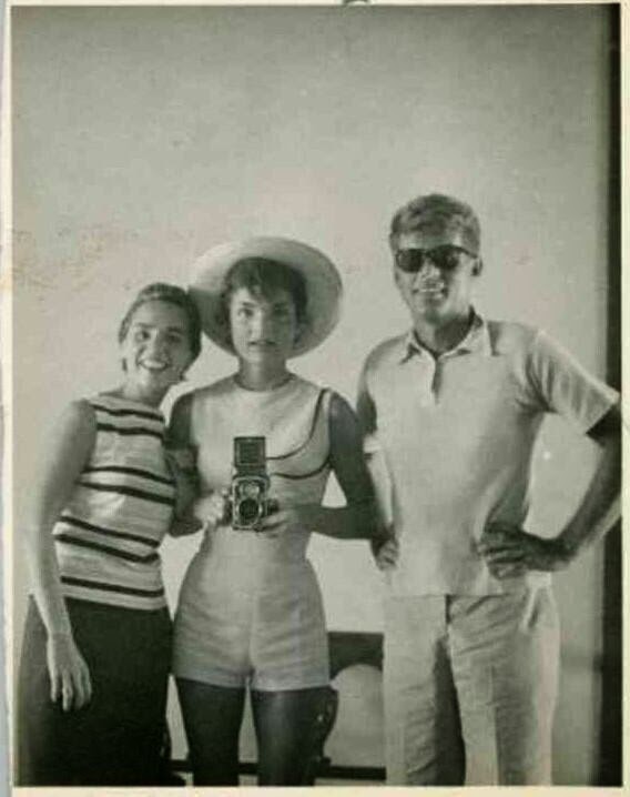 Η Τζάκι Κένεντι έβγαζε selfies εξήντα χρόνια πριν [photo] - Φωτογραφία 2