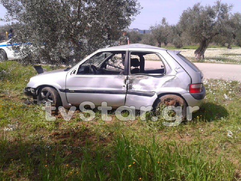 ΙΧ με 3 επιβάτες στη Λαμία έπεσε πάνω σε ελιές - Φωτογραφία 3