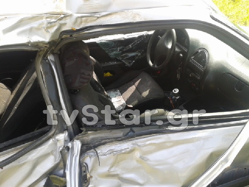 ΙΧ με 3 επιβάτες στη Λαμία έπεσε πάνω σε ελιές - Φωτογραφία 4