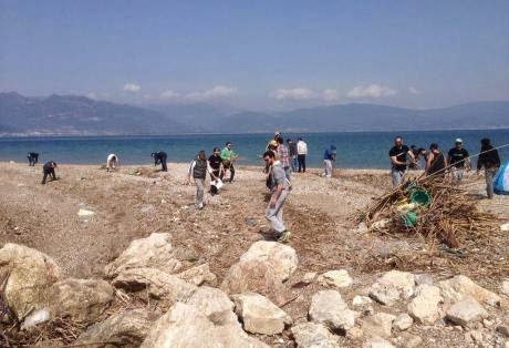 Πάτρα: Οι Kitesurfers καθάρισαν την παραλία στο Δρέπανο - Φωτογραφία 1
