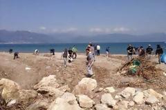 Πάτρα: Οι Kitesurfers καθάρισαν την παραλία στο Δρέπανο